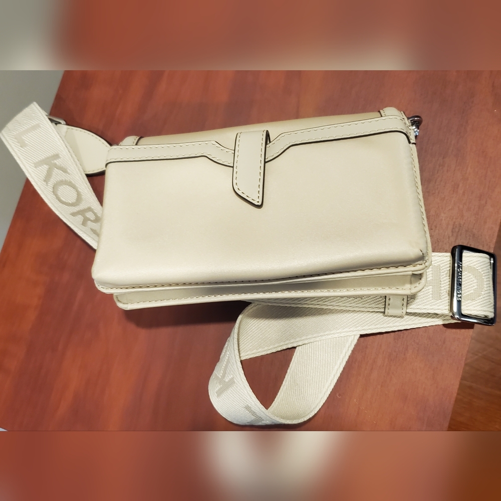 MICHAEL Michael Kors Cream Crossbody Bag - Picture 8 of 9